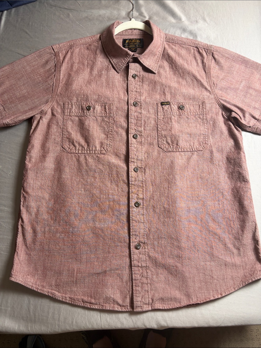 Filson Chambray Short Sleeve Shirt in Sable Size M.